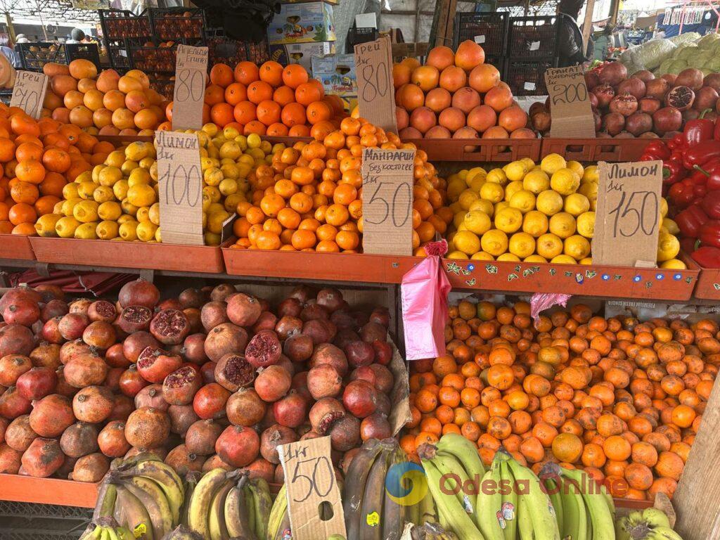 Редиска, лопатка и груша: субботние цены на одесском «Привозе»