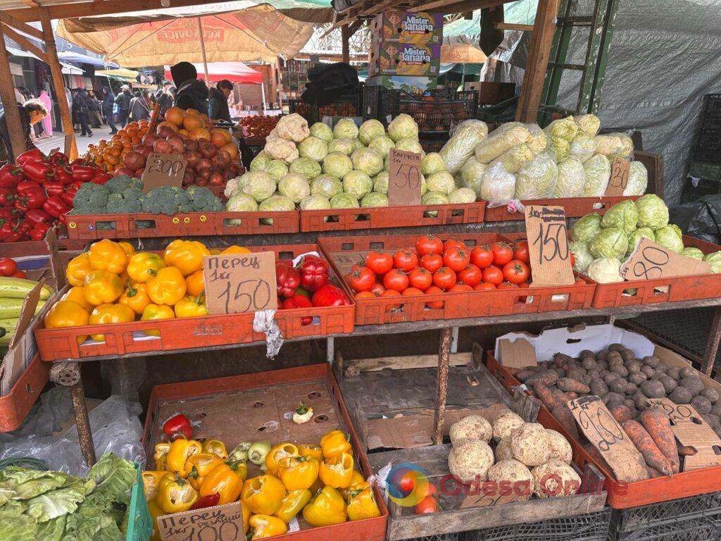 Редиска, лопатка и груша: субботние цены на одесском «Привозе»