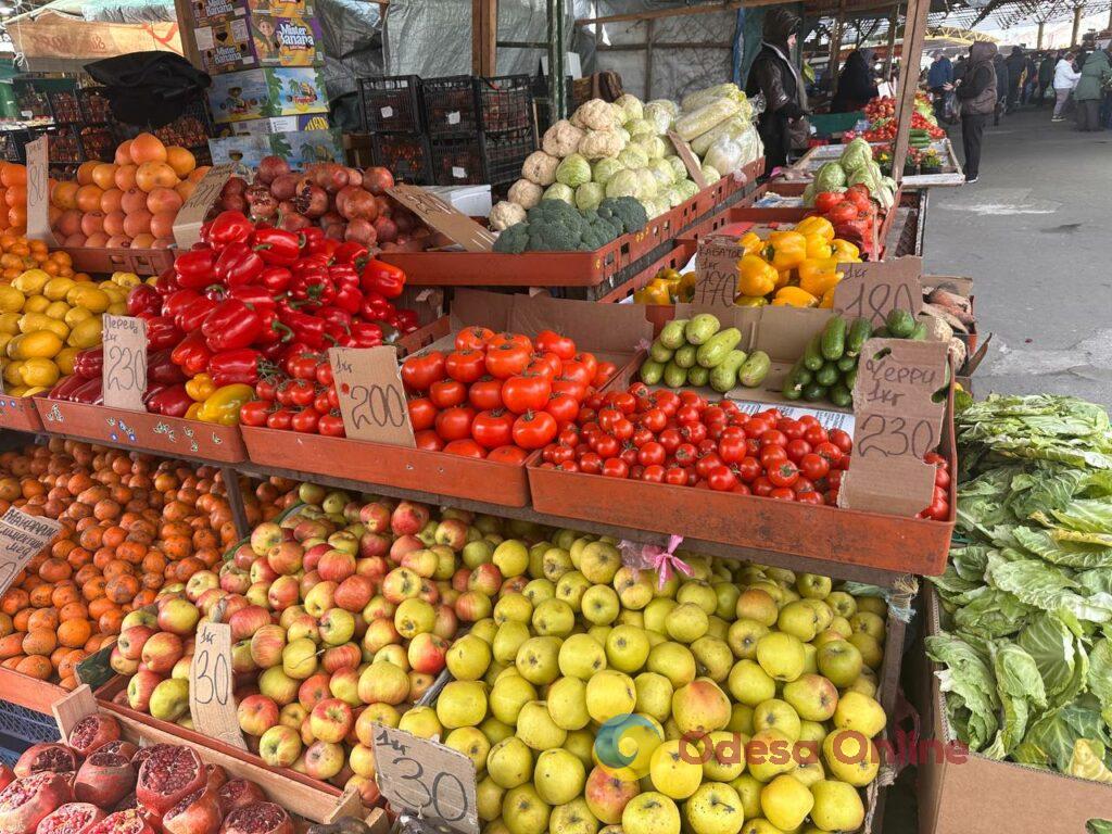 Редиска, лопатка и груша: субботние цены на одесском «Привозе»