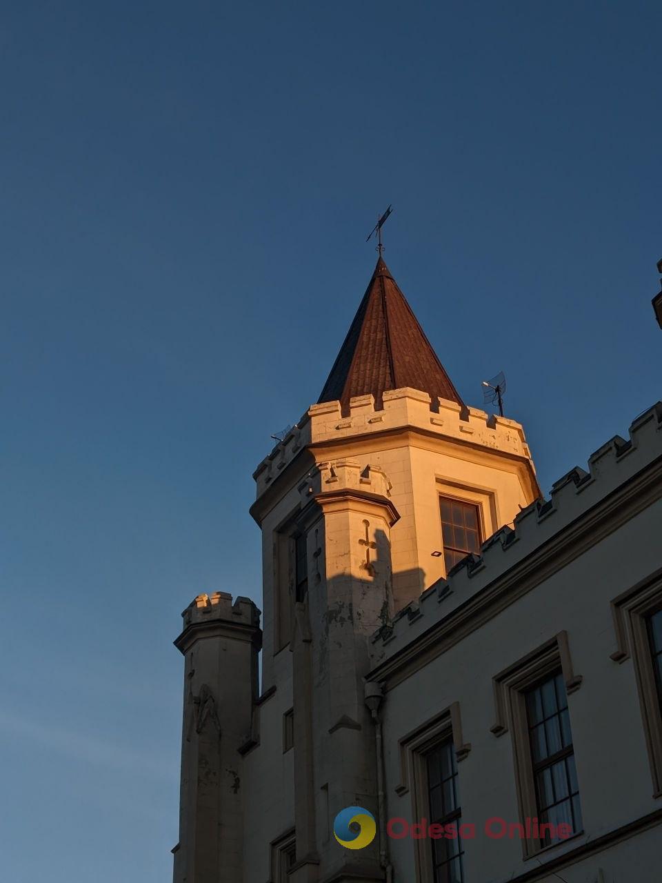 Фото тижня в Одесі: море, перші квіти та наслідки ворожої атаки