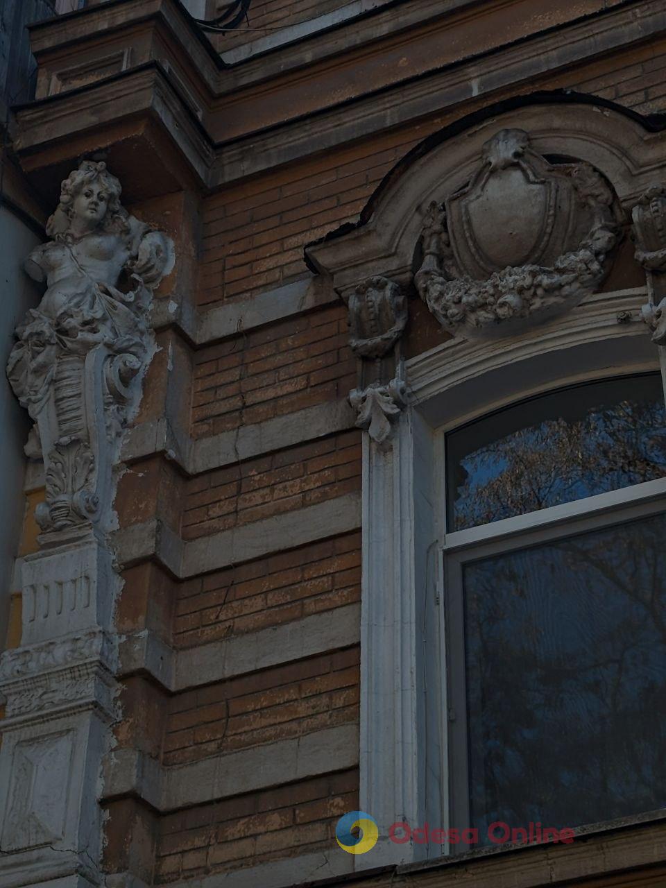 Фото тижня в Одесі: море, перші квіти та наслідки ворожої атаки