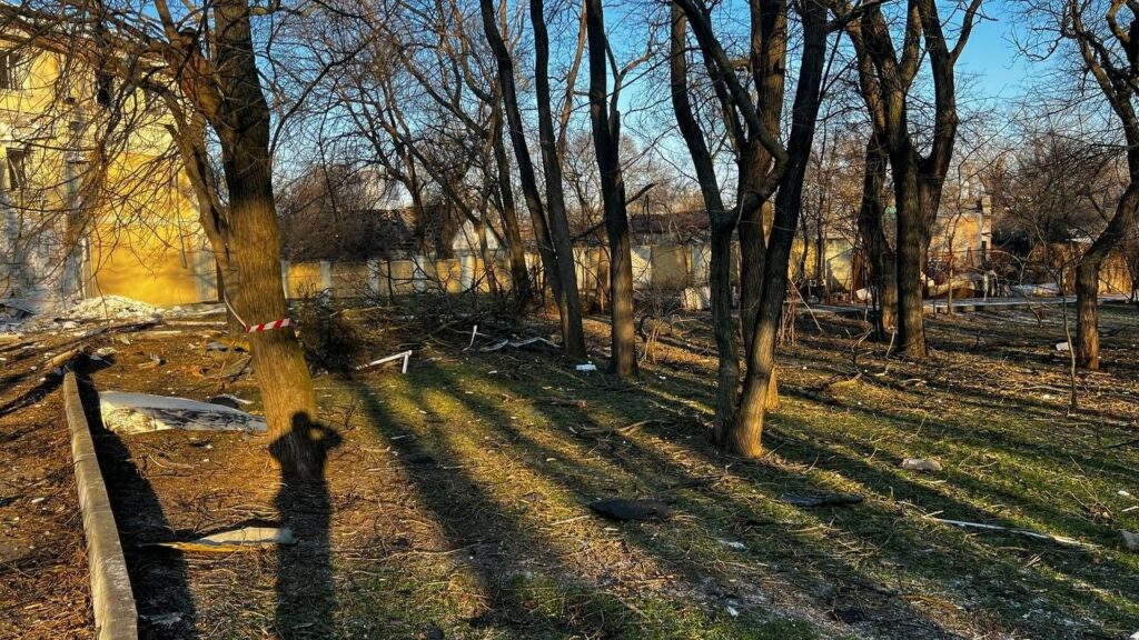 Засмічення парку після обстрілу: сума екологічних збитків в Одесі сягнула двох мільярдів гривень