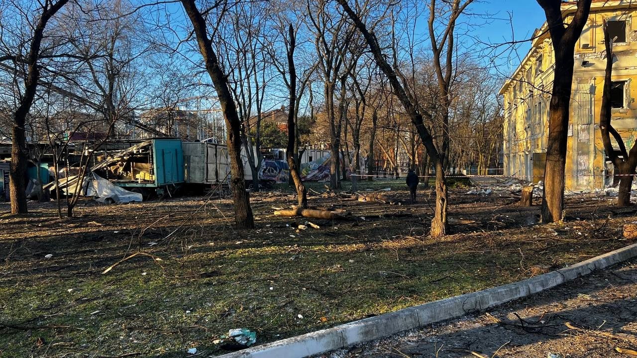 Засмічення парку після обстрілу: сума екологічних збитків в Одесі сягнула двох мільярдів гривень