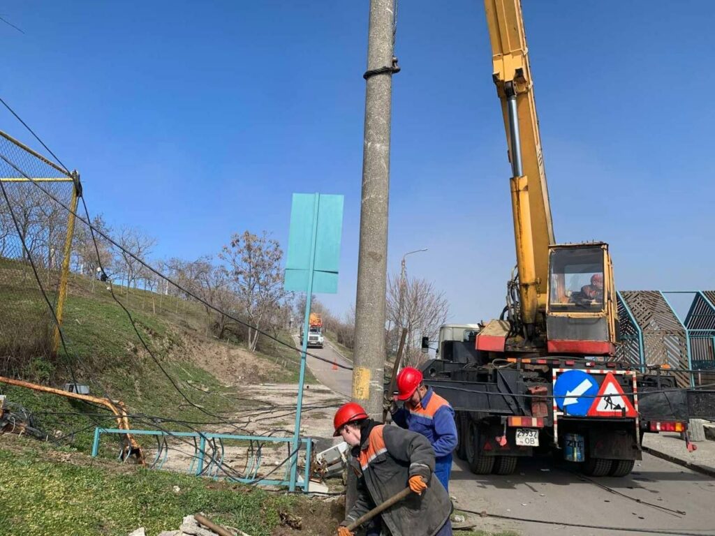 В Одессе на 13-й станции Фонтана восстановили сети уличного освещения