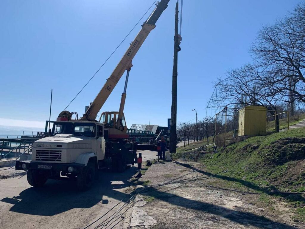 В Одессе на 13-й станции Фонтана восстановили сети уличного освещения