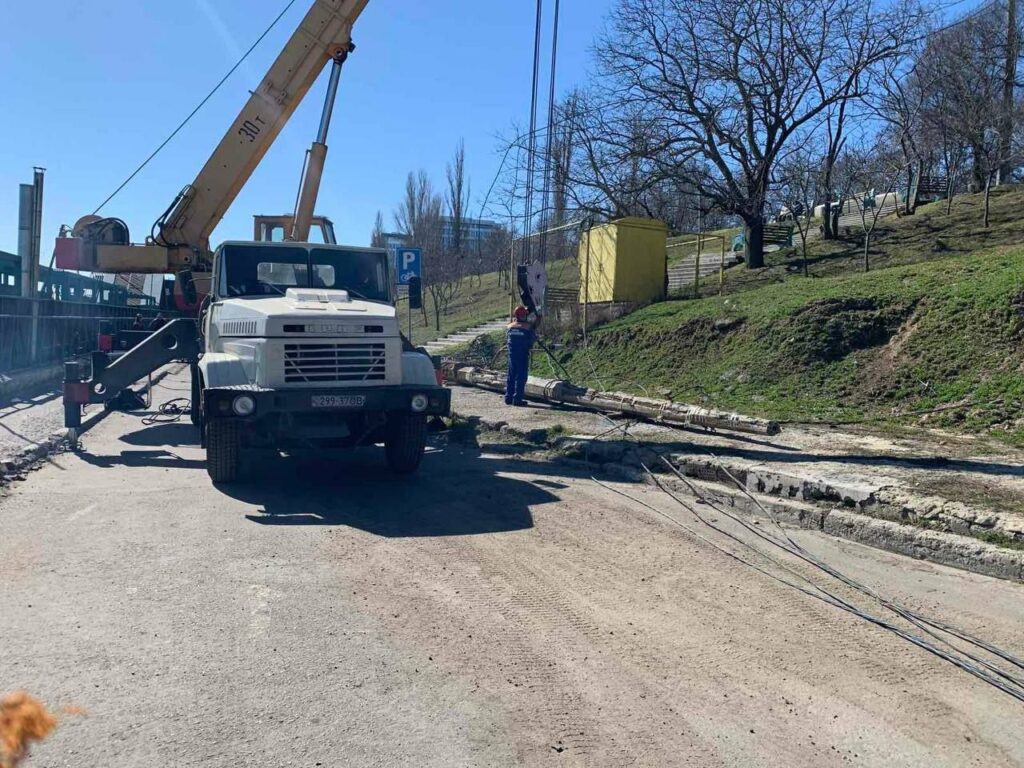 В Одессе на 13-й станции Фонтана восстановили сети уличного освещения