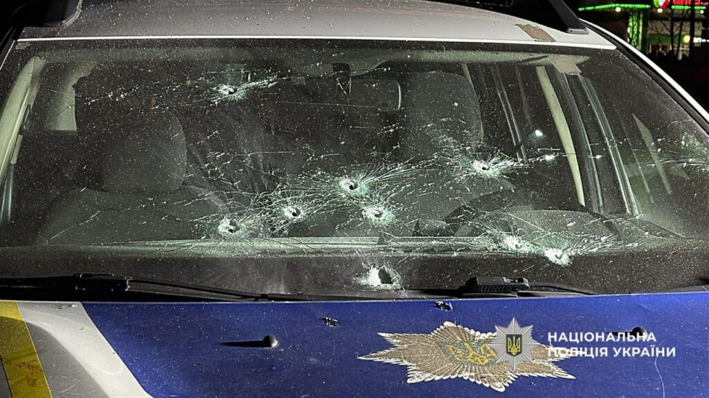 В Одесі чоловік, який стріляв у патрульних, загинув під час затримання В Одесі чоловік, який стріляв у патрульних, загинув під час затримання