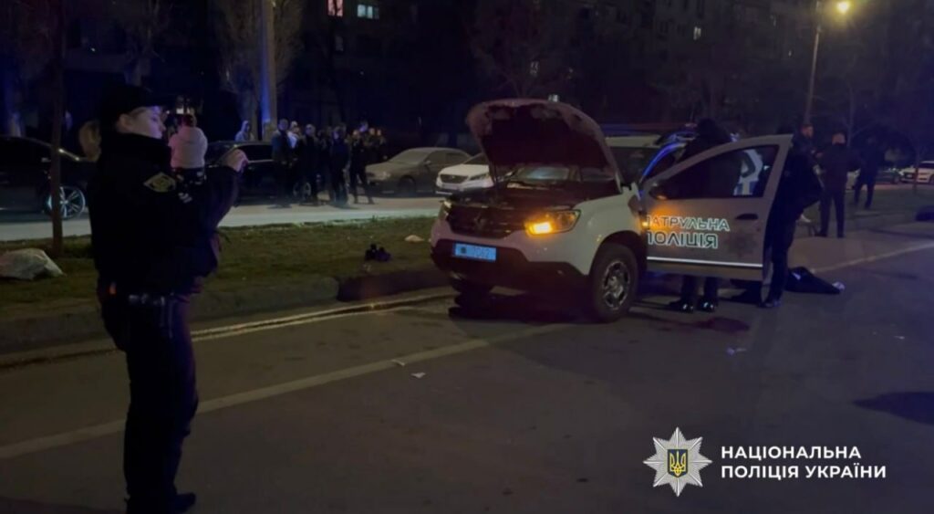 В Одесі чоловік, який стріляв у патрульних, загинув під час затримання В Одесі чоловік, який стріляв у патрульних, загинув під час затримання