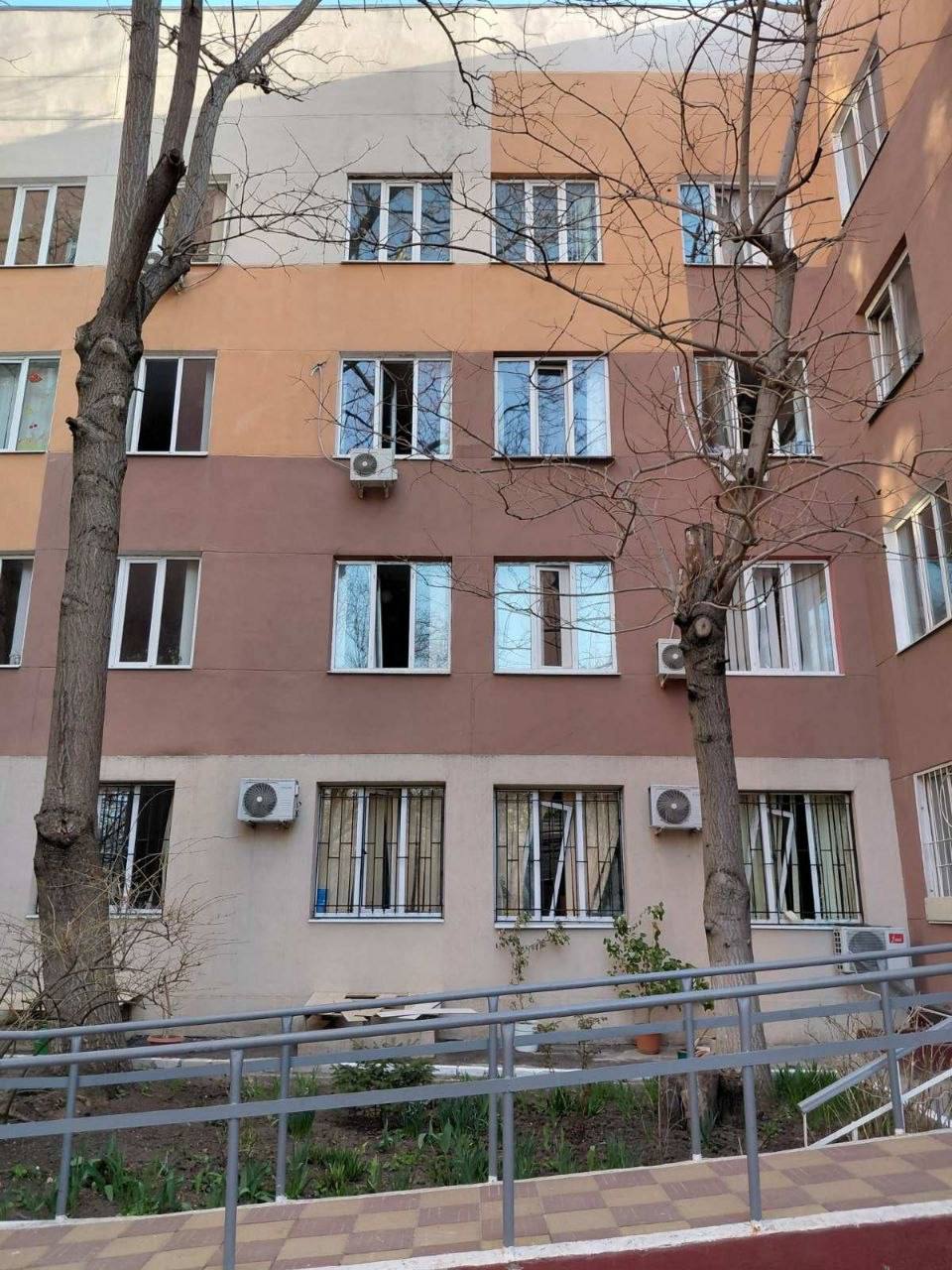 Атака РФ на Одессу: кроме роддома повреждены и другие медучреждения