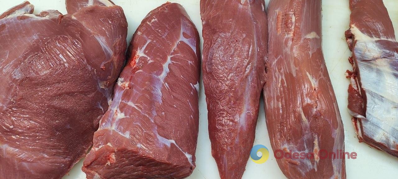 Синий лук, клубника и свинина: субботние цены на одесском «Привозе»