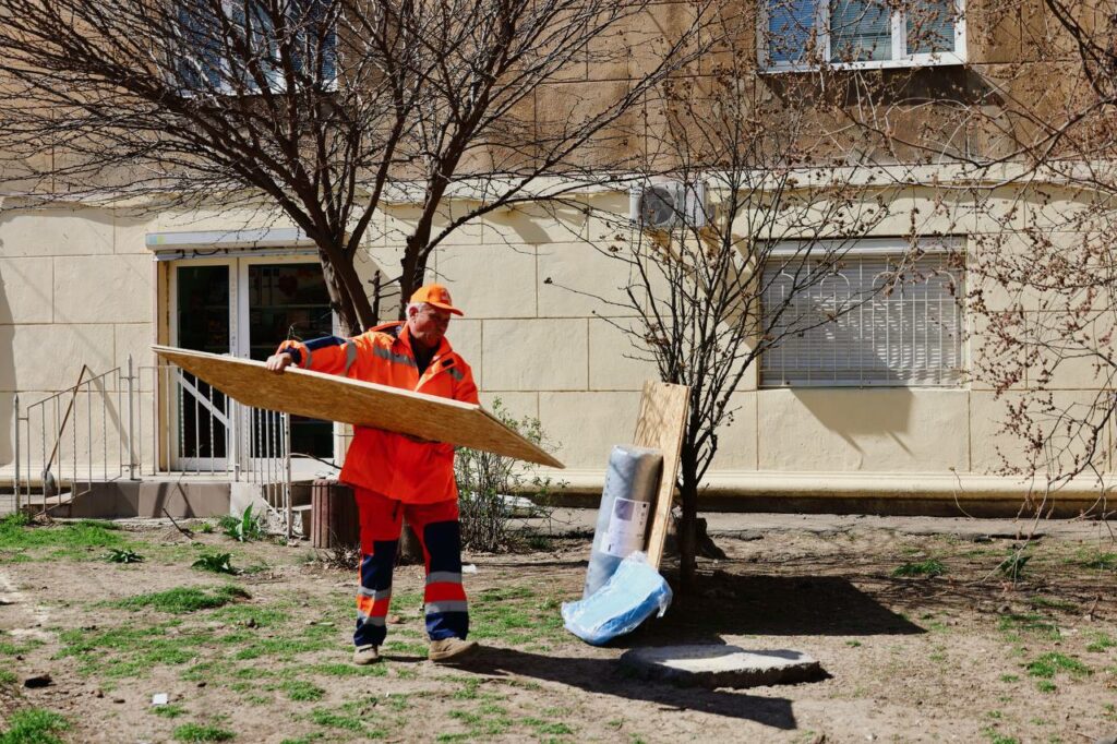 Более 500 поврежденных квартир: как Одесса приходит в себя после обстрела