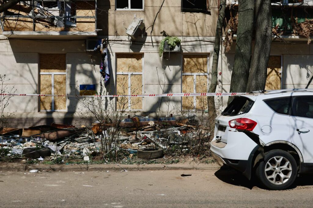 Более 500 поврежденных квартир: как Одесса приходит в себя после обстрела