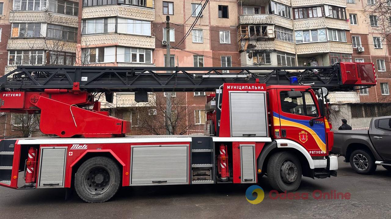 «Приліт» дрона в одеську багатоповерхівку: фото розгромлених квартир і свідчення очевидців