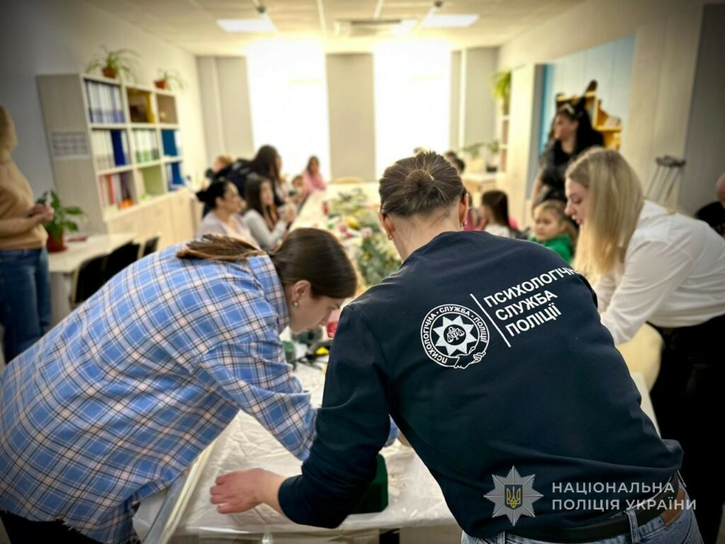 Одесские полицейские поддержали детей погибших коллег накануне Пасхи