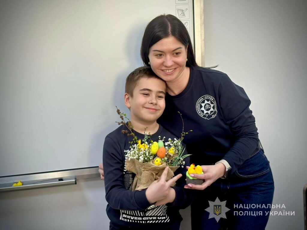 Одесские полицейские поддержали детей погибших коллег накануне Пасхи