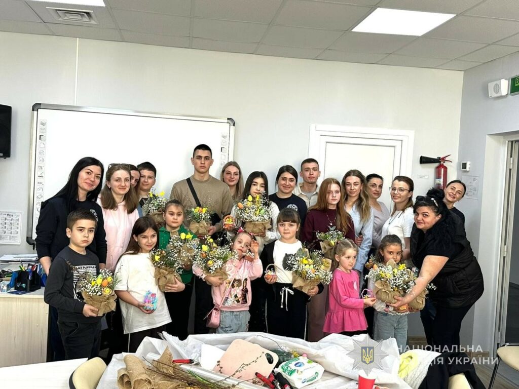 Одесские полицейские поддержали детей погибших коллег накануне Пасхи