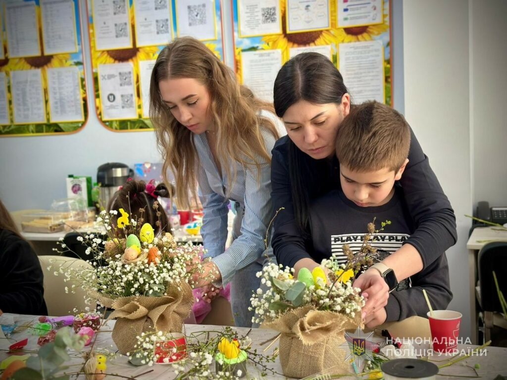 Одесские полицейские поддержали детей погибших коллег накануне Пасхи