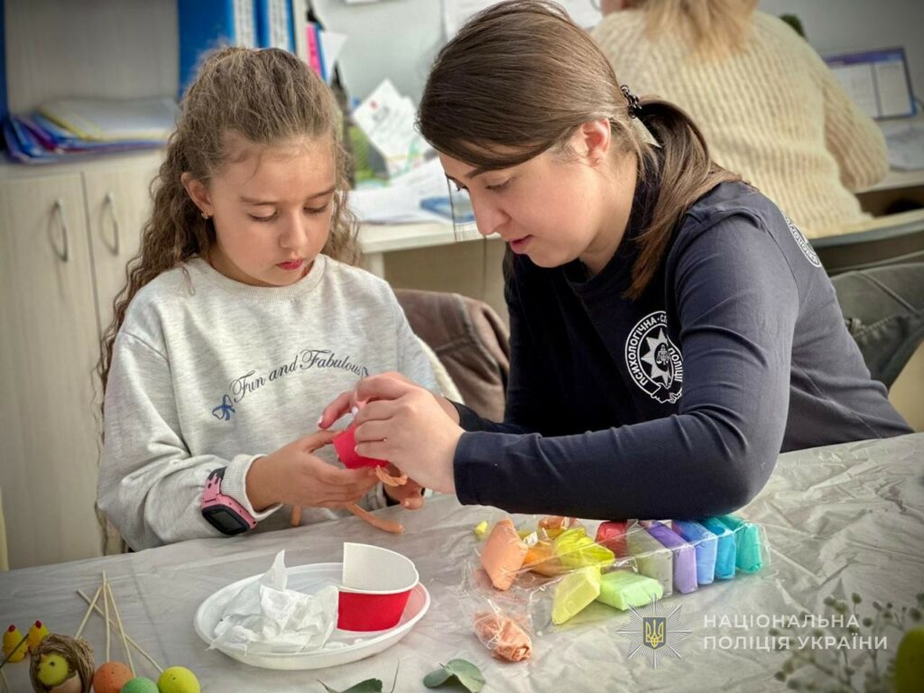 Одесские полицейские поддержали детей погибших коллег накануне Пасхи