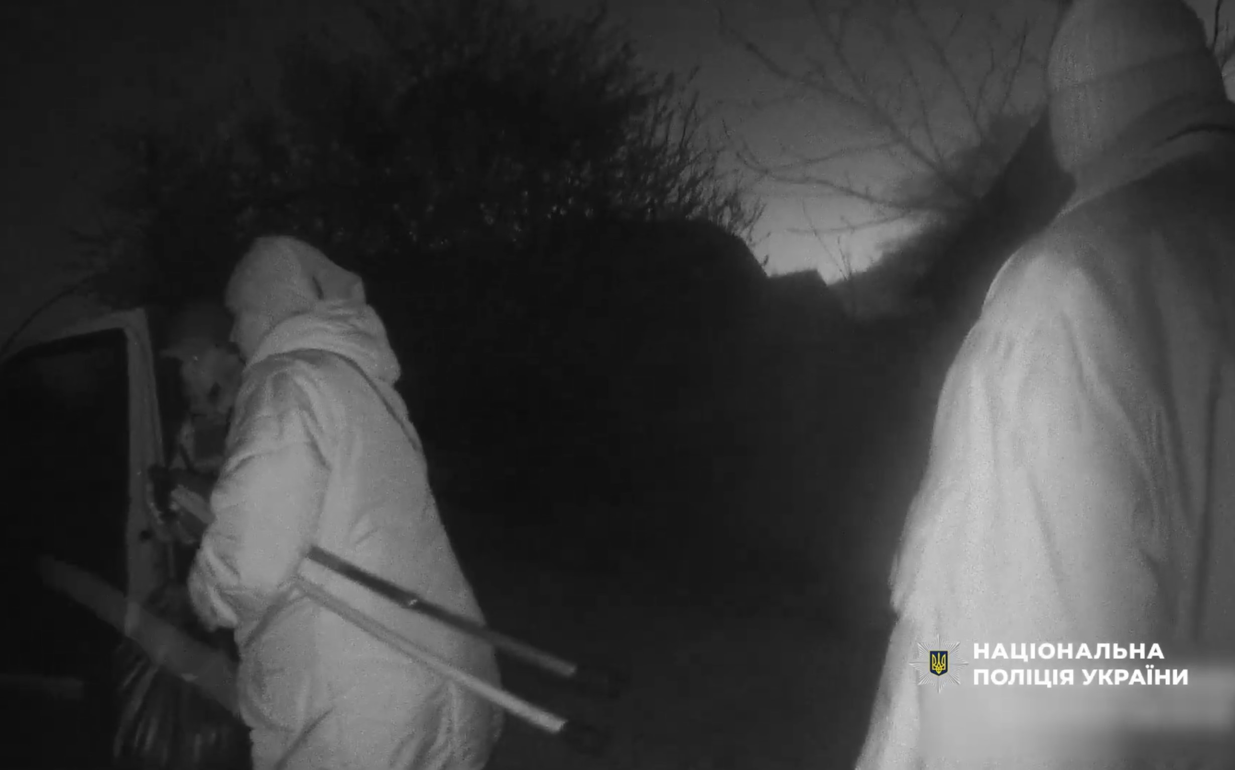 Полицейские эвакуировали из прифронтового села в Херсонской области двух сестер и тело их умершей матери Полицейские эвакуировали из прифронтового села в Херсонской области двух сестер и тело их умершей матери