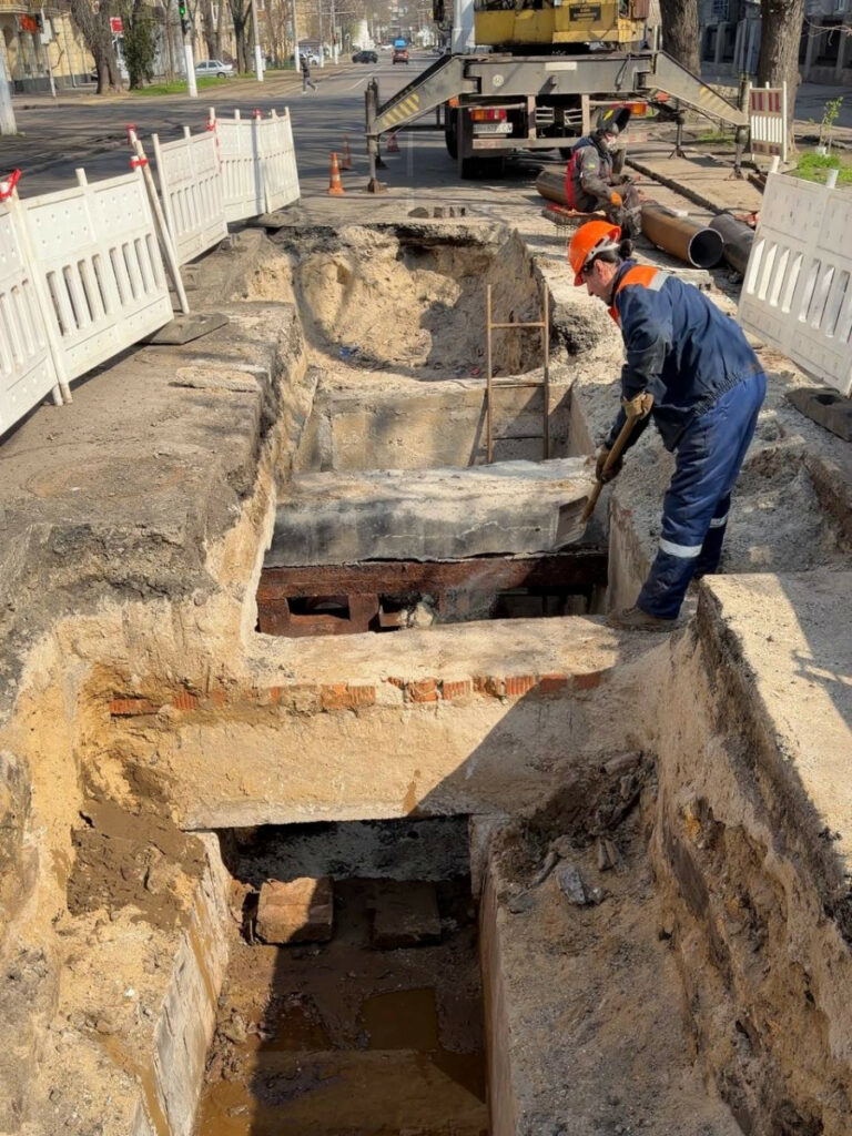 Підготовка до зими: в Одесі замінили понад кілометр тепломереж Подготовка к зиме: в Одессе заменили более километра теплосетей