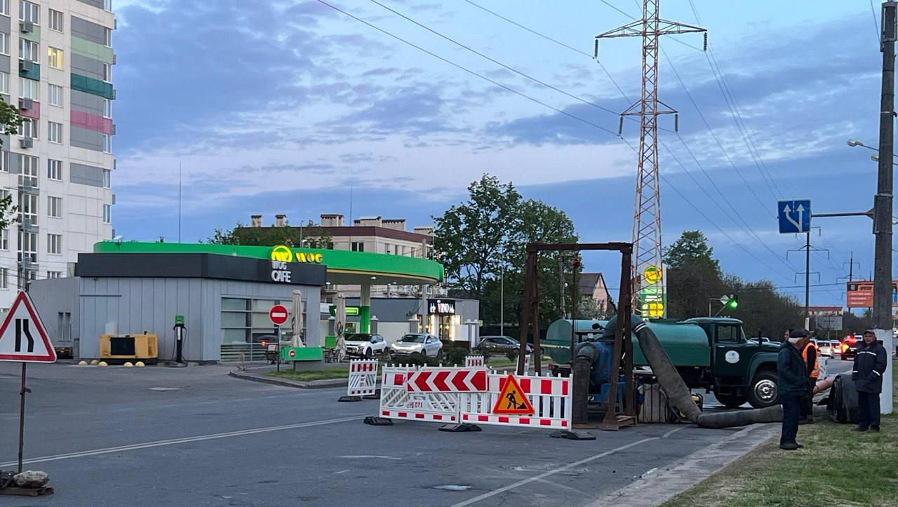 Одесса: из-за ремонта коллектора перекрыли движение на части Люстдорфской дороги