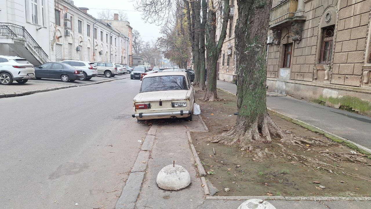 В Одессе разыскивают владельцев брошенных в трех районах авто В Одессе разыскивают владельцев брошенных в трех районах авто