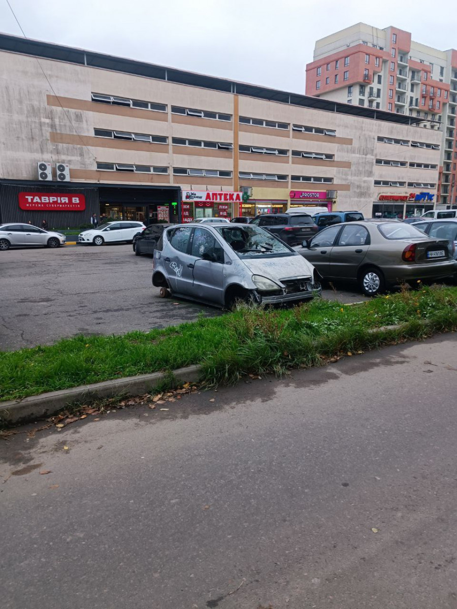В Одессе разыскивают владельцев брошенных в трех районах авто В Одессе разыскивают владельцев брошенных в трех районах авто