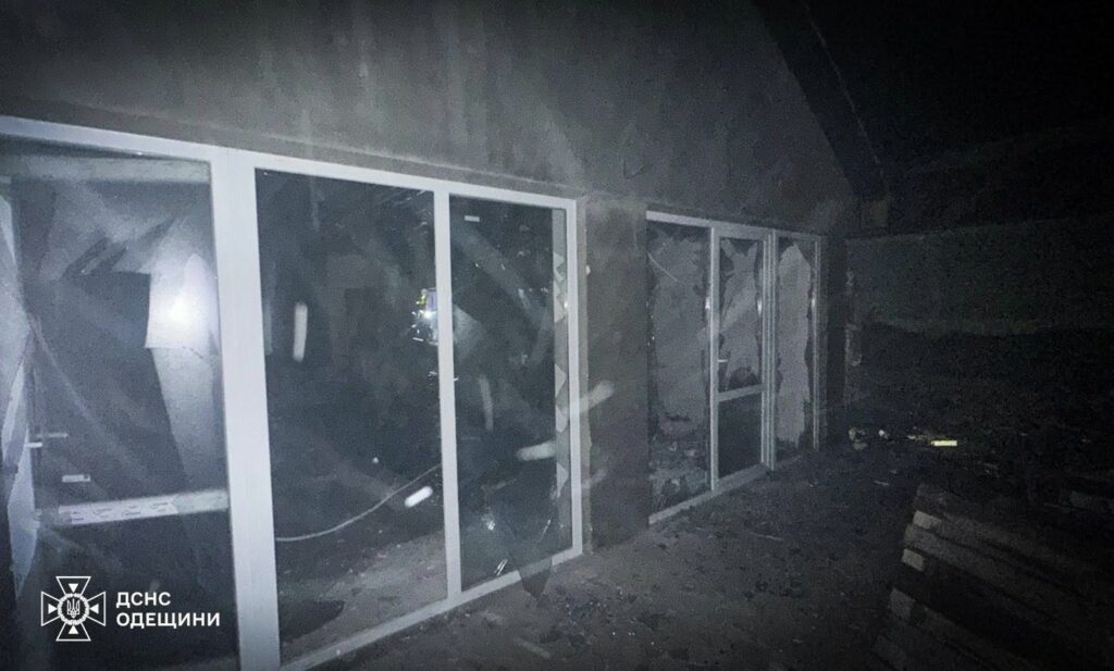 Нічна атака на Одещину: рятувальники ліквідували масштабну пожежу в порту