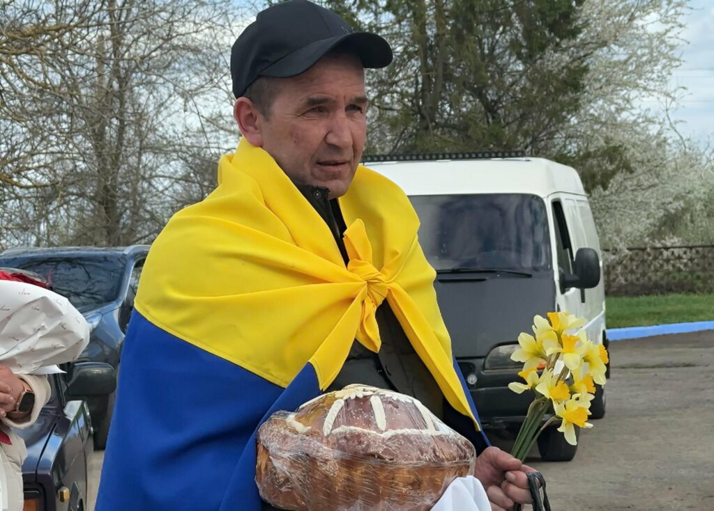 На Одещині зустріли звільненого з полону захисника Олексія Белінського