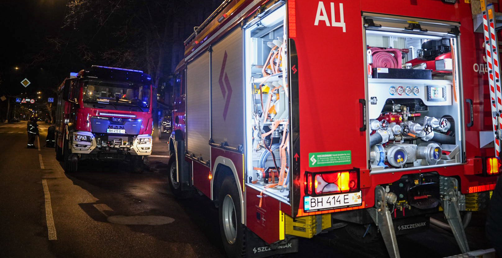 В Одесі на вулиці Пастера під час пожежі врятували п’ятьох людей В Одесі на вулиці Пастера під час пожежі врятували п’ятьох людей