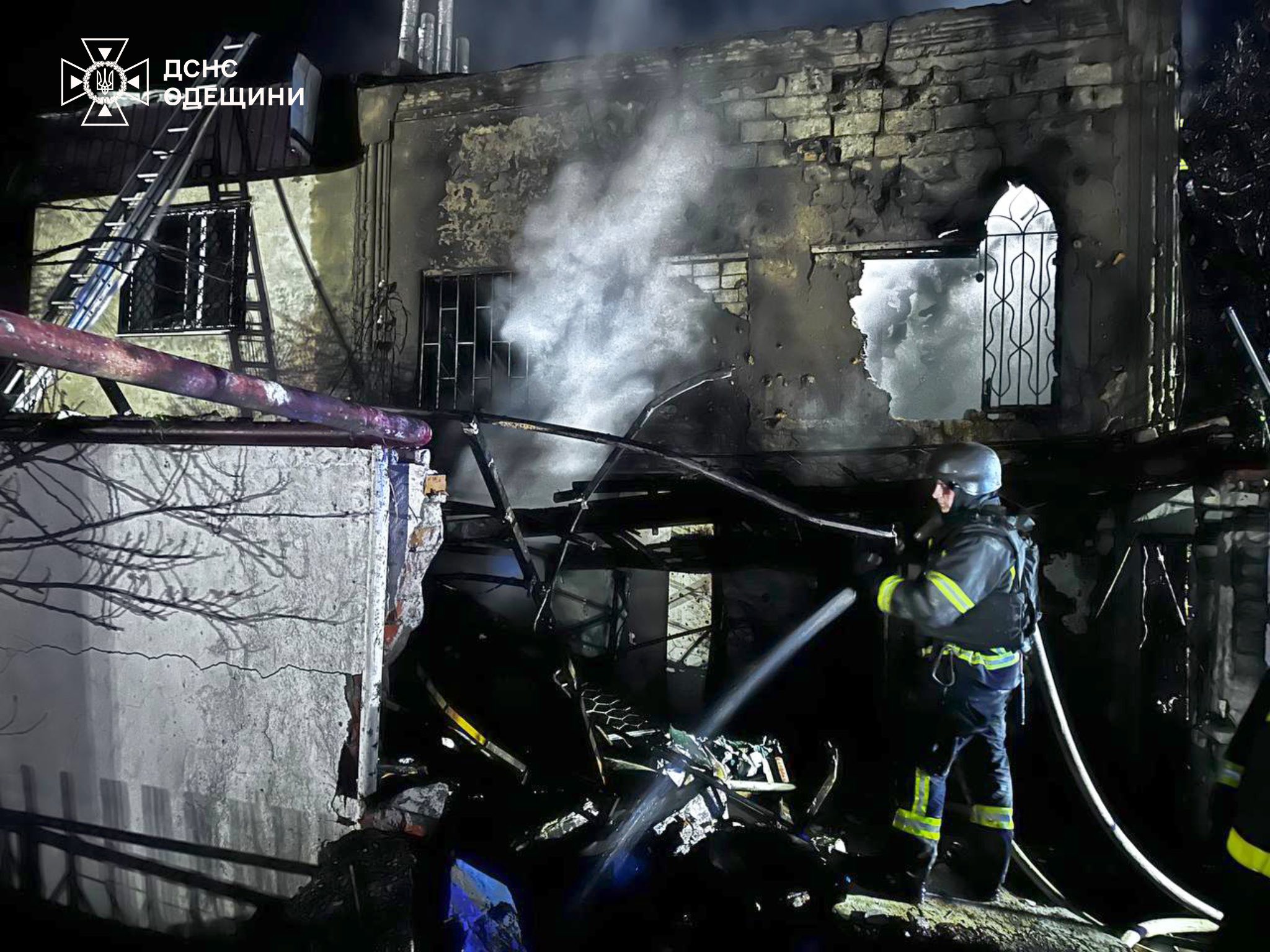 Внаслідок нічної атаки РФ по Одесі загинули троє людей, серед них дитина Внаслідок нічної атаки РФ по Одесі загинули троє людей, серед них дитина