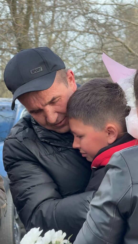 На Одещині зустріли звільненого з полону захисника Олексія Белінського