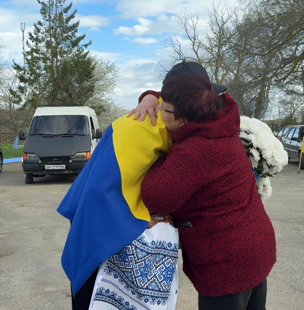 На Одещині зустріли звільненого з полону захисника Олексія Белінського