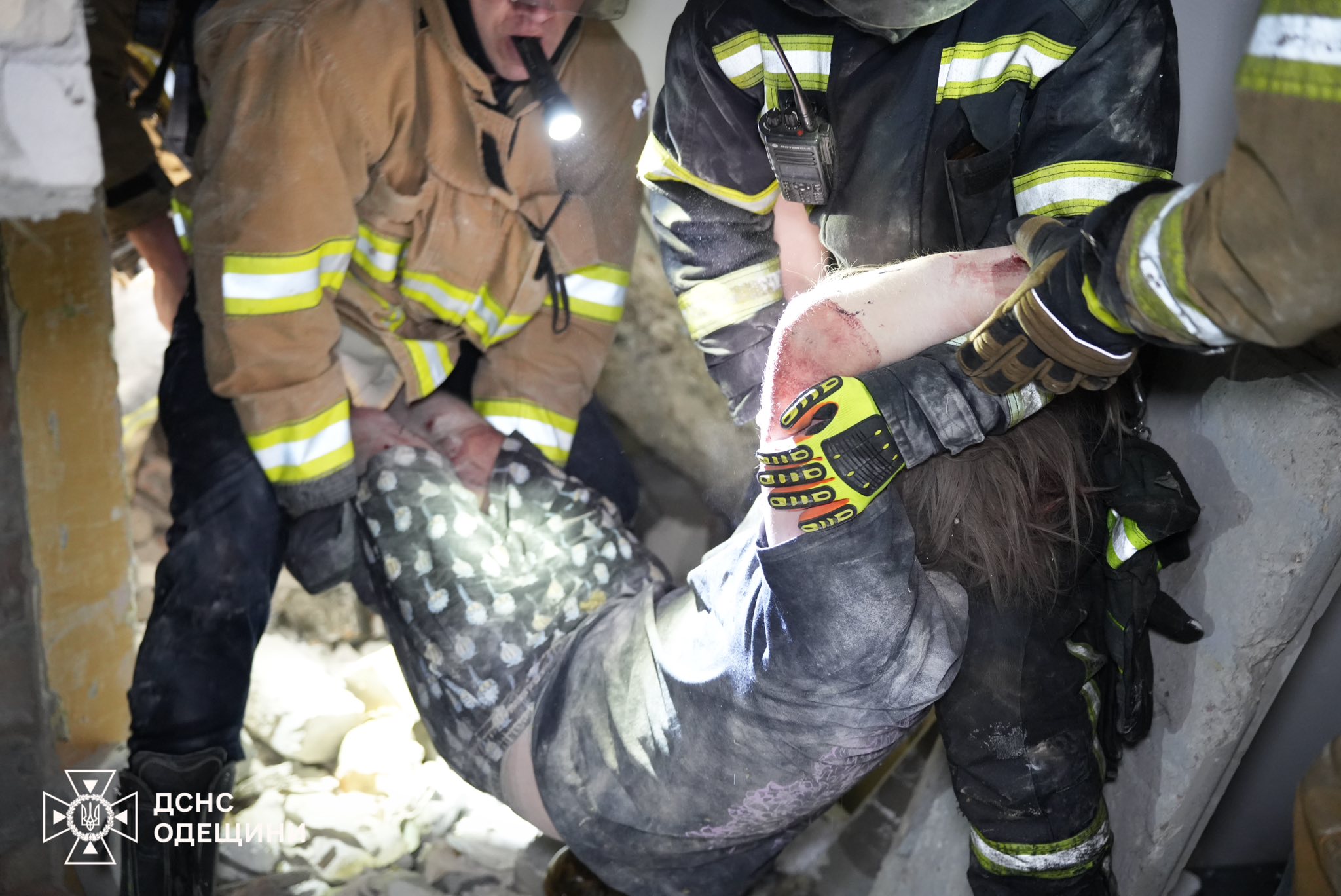 Внаслідок нічної атаки РФ по Одесі загинули троє людей, серед них дитина Внаслідок нічної атаки РФ по Одесі загинули троє людей, серед них дитина