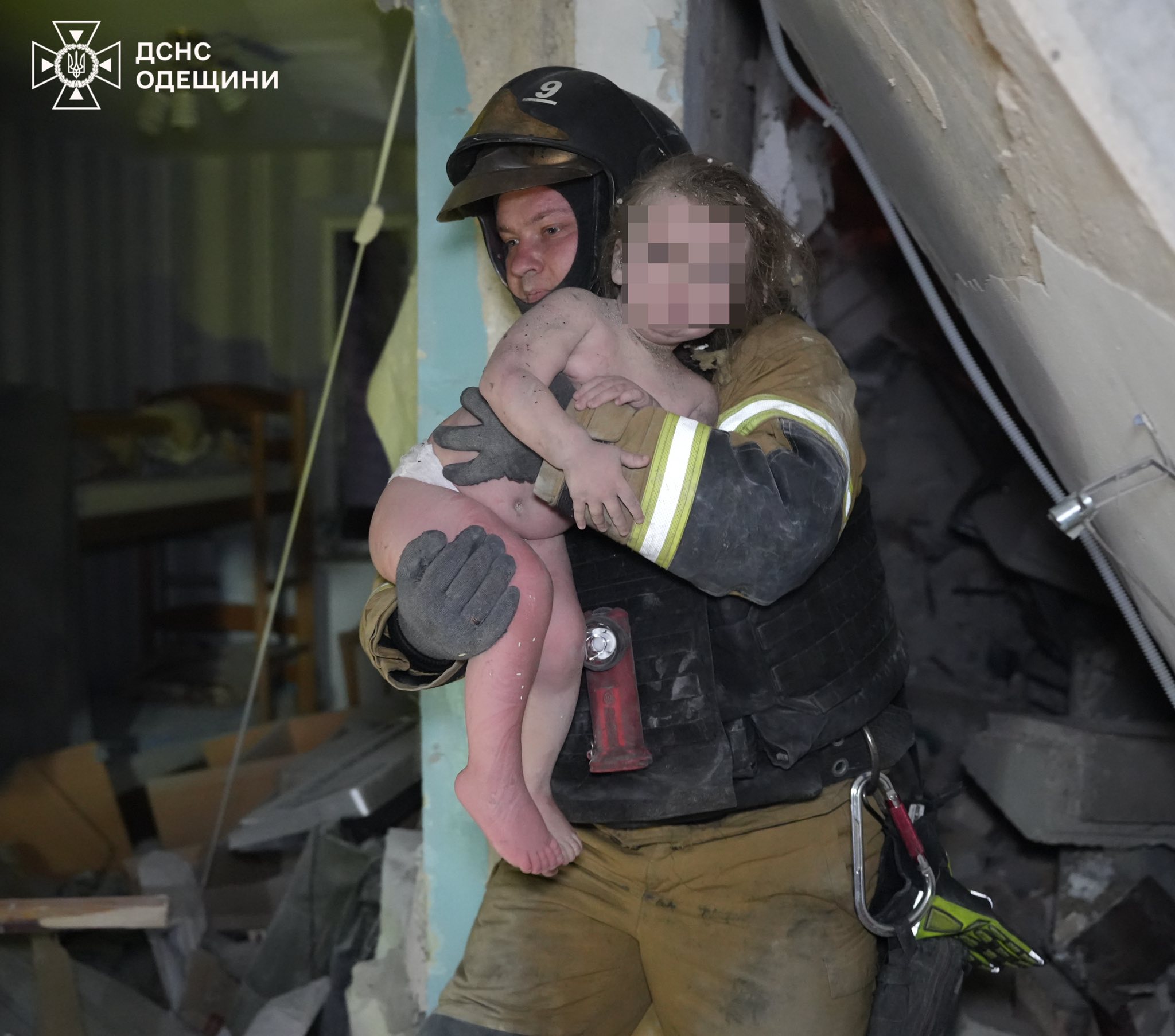 Внаслідок нічної атаки РФ по Одесі загинули троє людей, серед них дитина Внаслідок нічної атаки РФ по Одесі загинули троє людей, серед них дитина