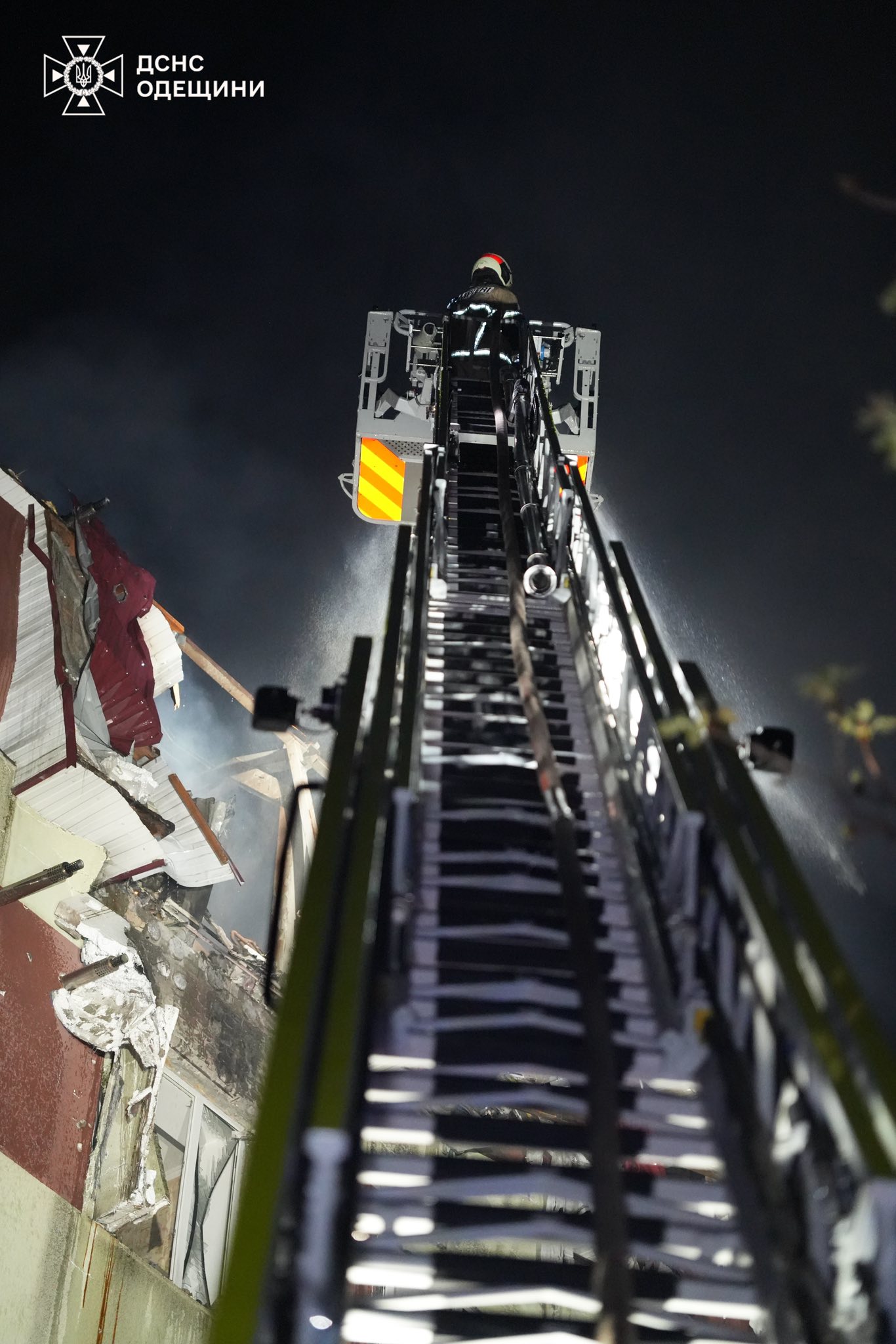 Внаслідок нічної атаки РФ по Одесі загинули троє людей, серед них дитина Внаслідок нічної атаки РФ по Одесі загинули троє людей, серед них дитина