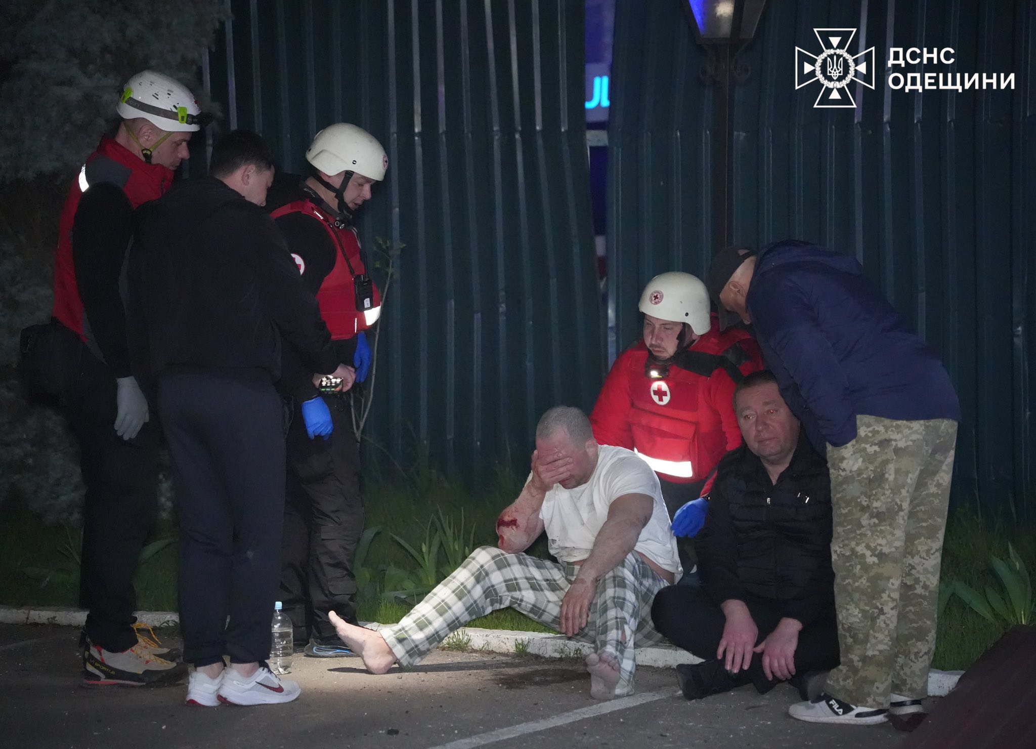 Внаслідок нічної атаки РФ по Одесі загинули троє людей, серед них дитина Внаслідок нічної атаки РФ по Одесі загинули троє людей, серед них дитина