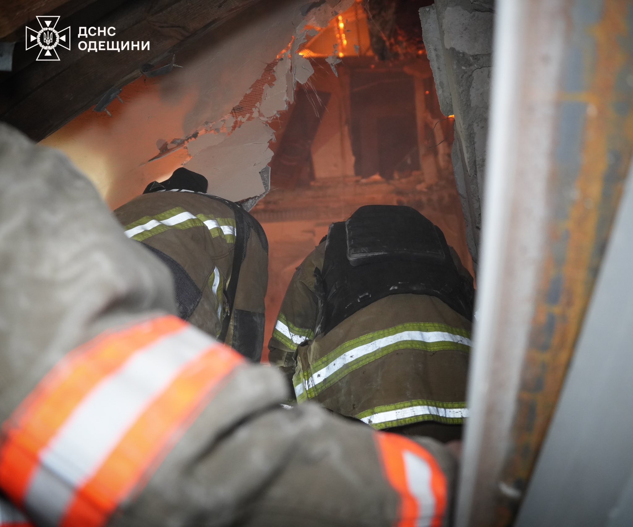 Внаслідок нічної атаки РФ по Одесі загинули троє людей, серед них дитина Внаслідок нічної атаки РФ по Одесі загинули троє людей, серед них дитина