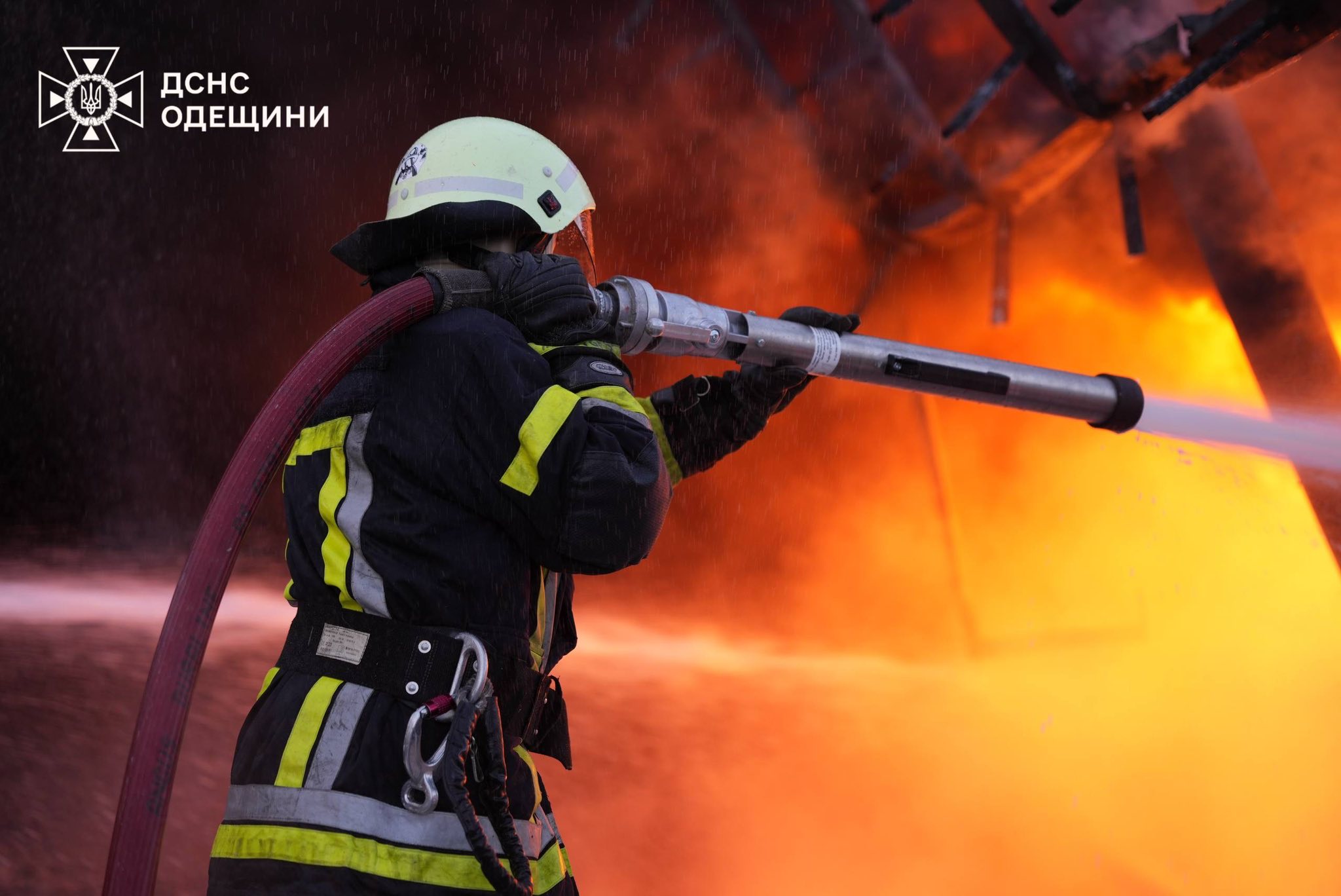 Ночью Одесская область подверглась массированной атаке по энергетической и портовой инфраструктуре Ночью Одесская область подверглась массированной атаке по энергетической и портовой инфраструктуре
