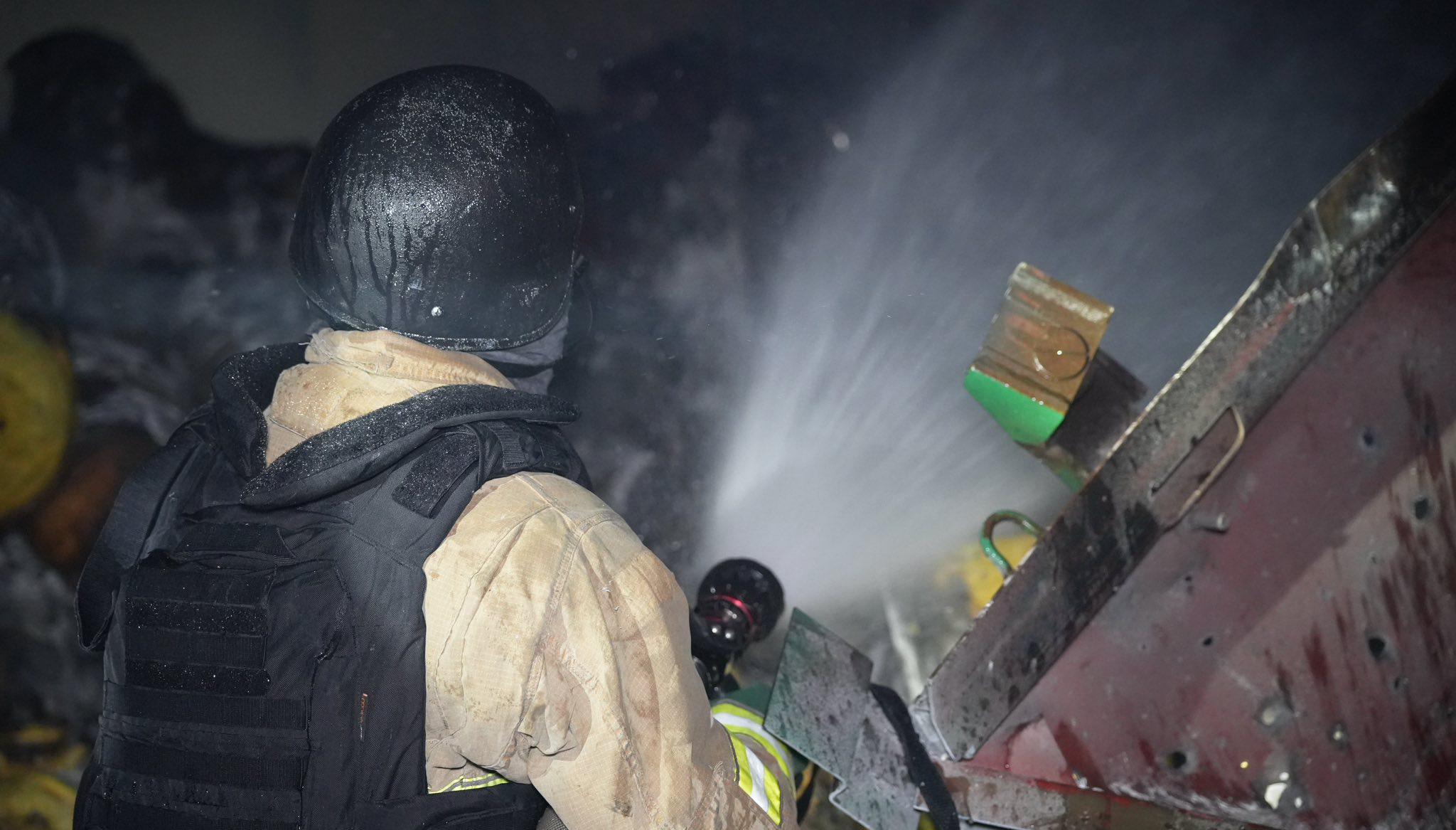 Рятувальники показали, як ліквідували наслідки нічного удару по Одещині