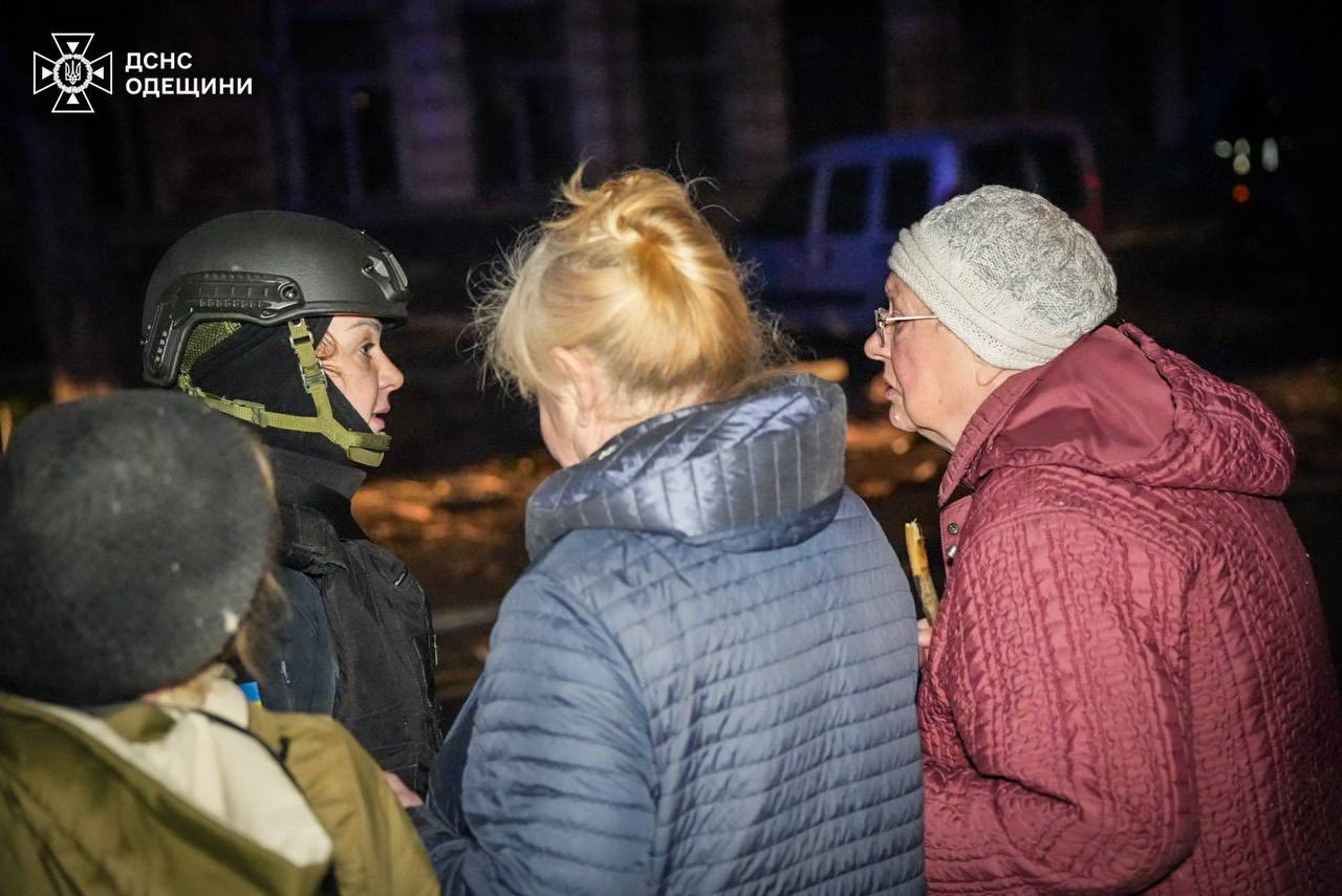 Внаслідок атаки РФ в Одесі загинуло літнє подружжя, значних пошкоджень зазнали житлові будинки Внаслідок атаки РФ в Одесі загинуло літнє подружжя, значних пошкоджень зазнали житлові будинки