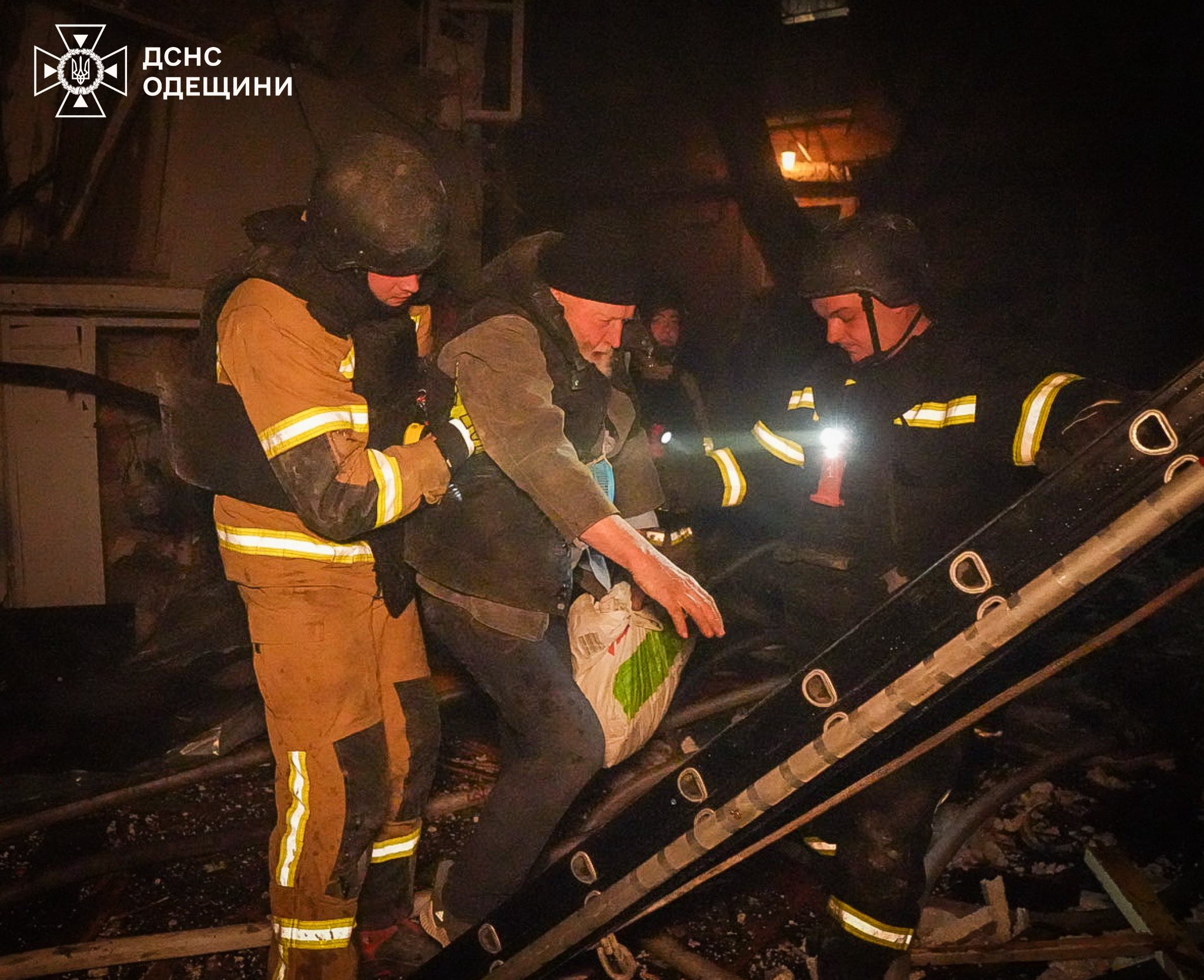 Внаслідок атаки РФ в Одесі загинуло літнє подружжя, значних пошкоджень зазнали житлові будинки Внаслідок атаки РФ в Одесі загинуло літнє подружжя, значних пошкоджень зазнали житлові будинки