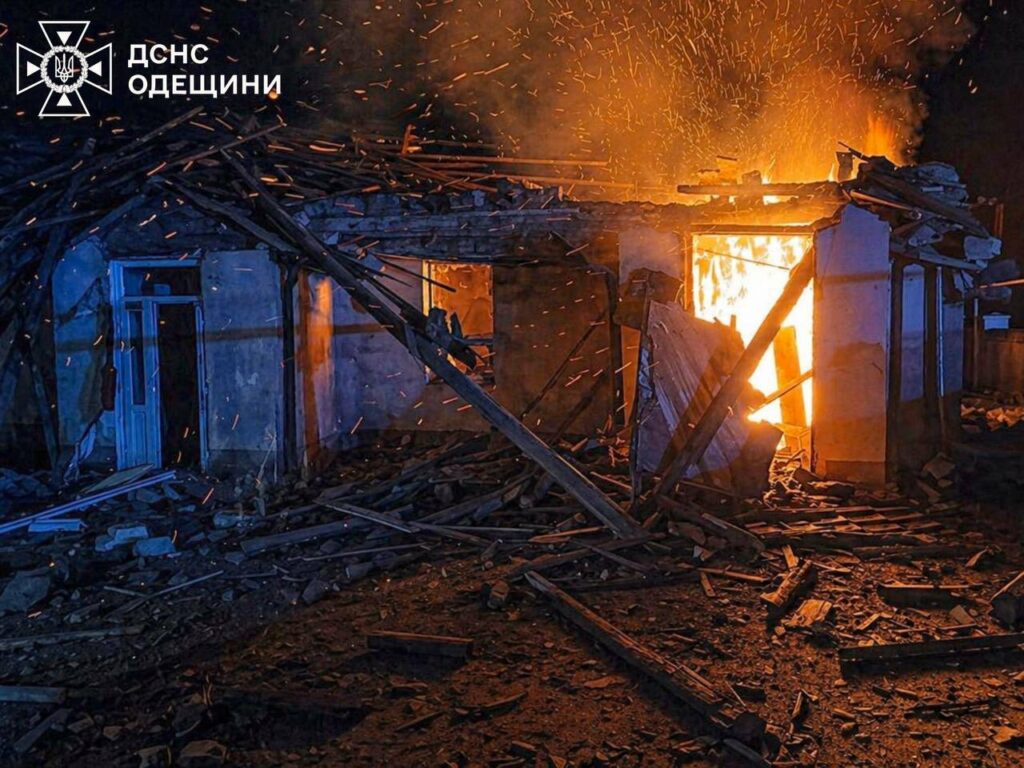 Пострадавшие люди и горящие дома: ГСЧС показала последствия ночной атаки на Одесскую область