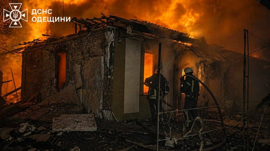 Пострадавшие люди и горящие дома: ГСЧС показала последствия ночной атаки на Одесскую область