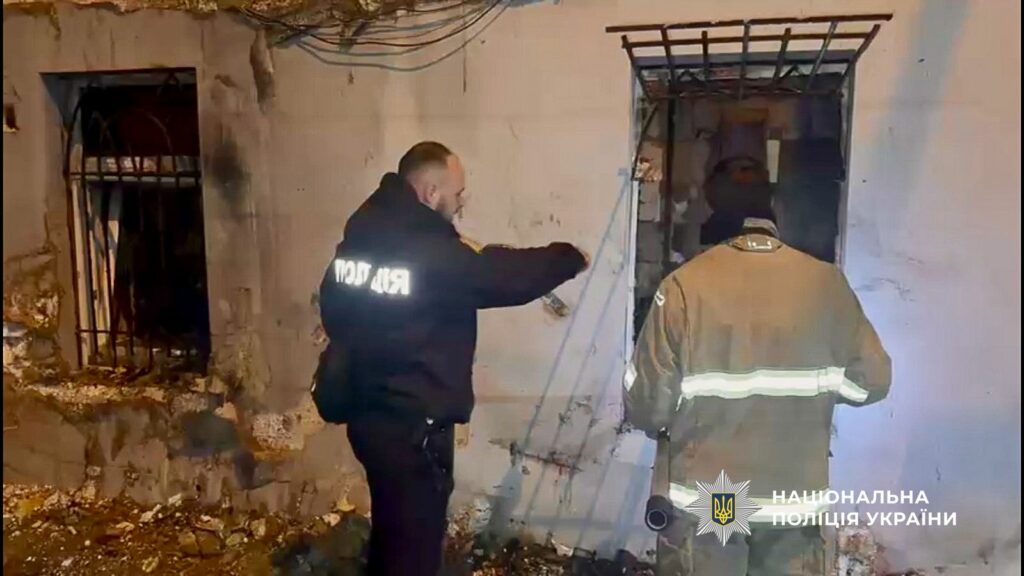 Разрушенные дома и оборванные жизни: одесские полицейские фиксируют последствия ночной атаки