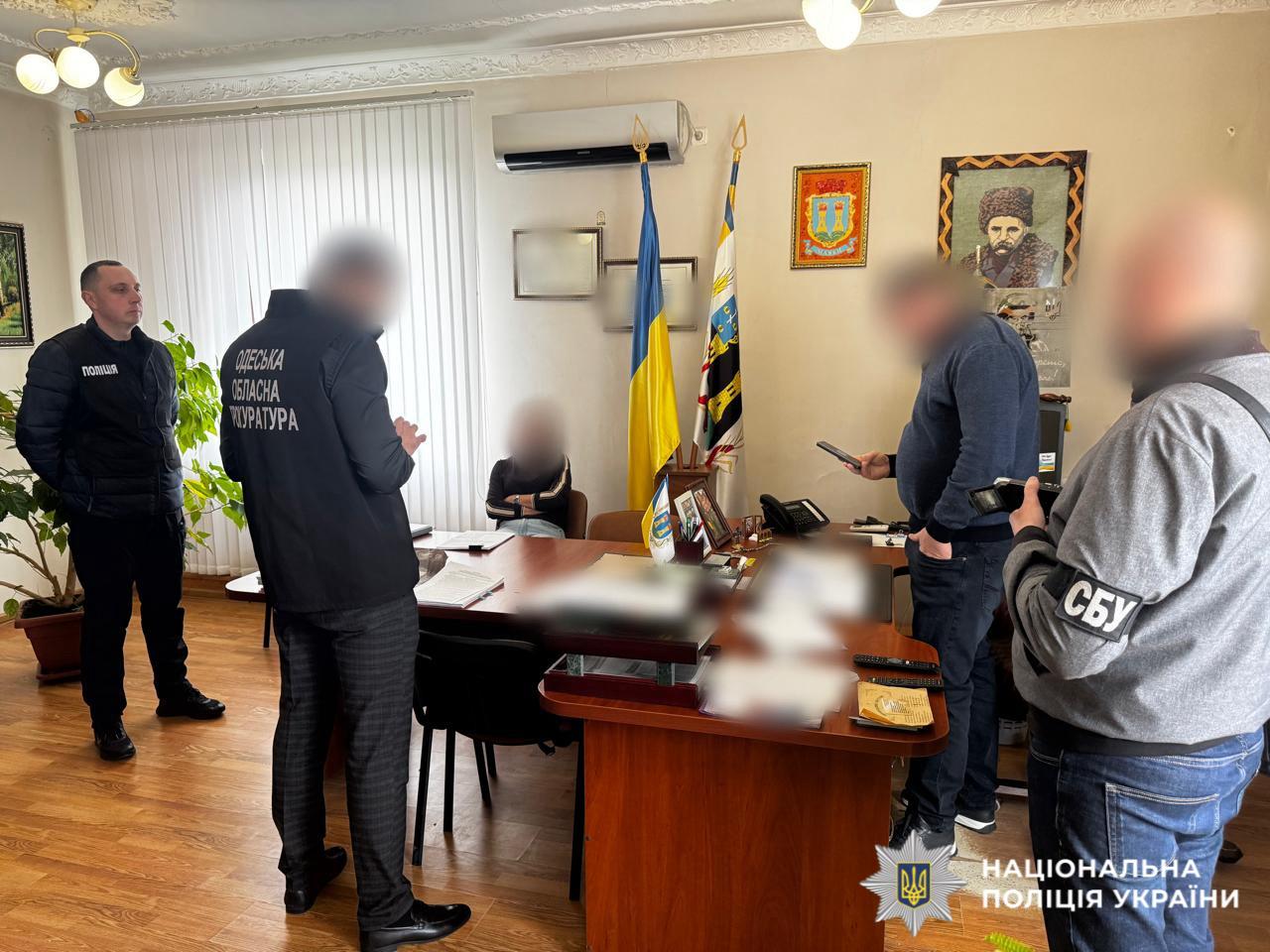 В Одесской области главу сельсовета, его бывшую тещу и депутата подозревают в земельной схеме