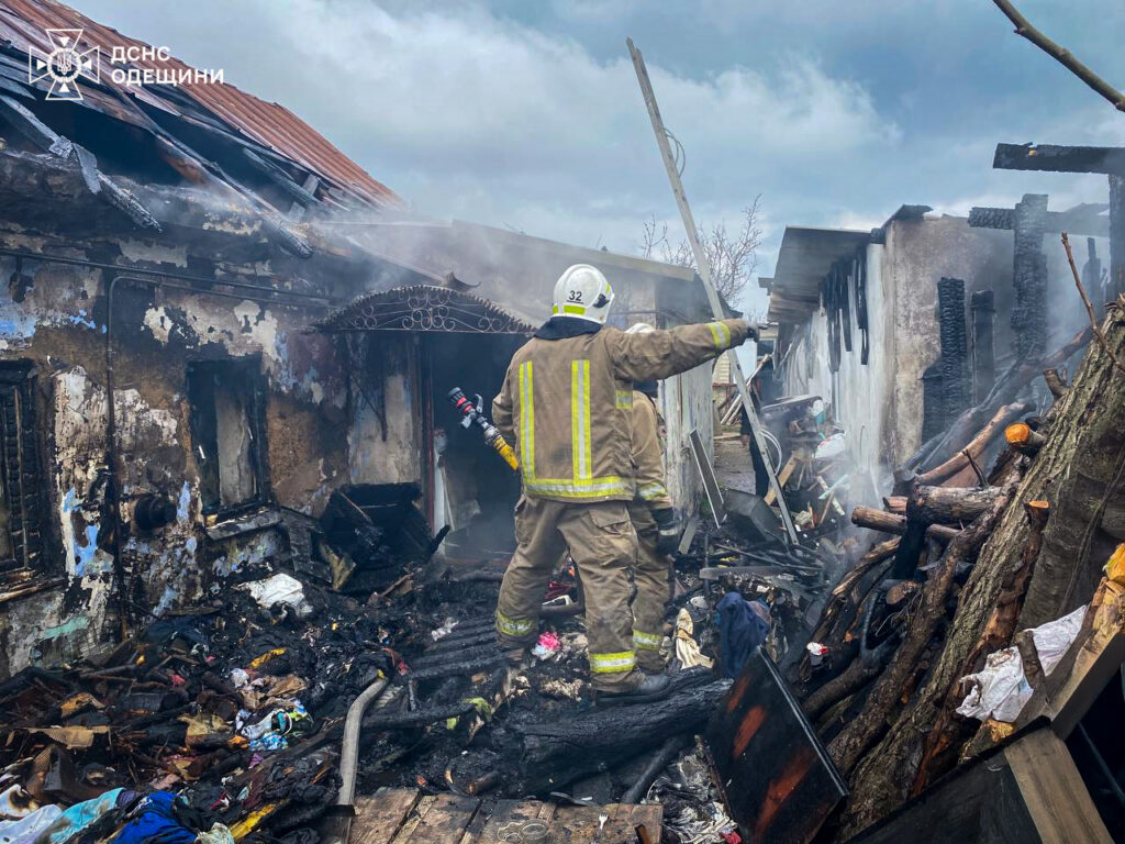 В Раздельной в результате пожара в частном доме пострадала женщина