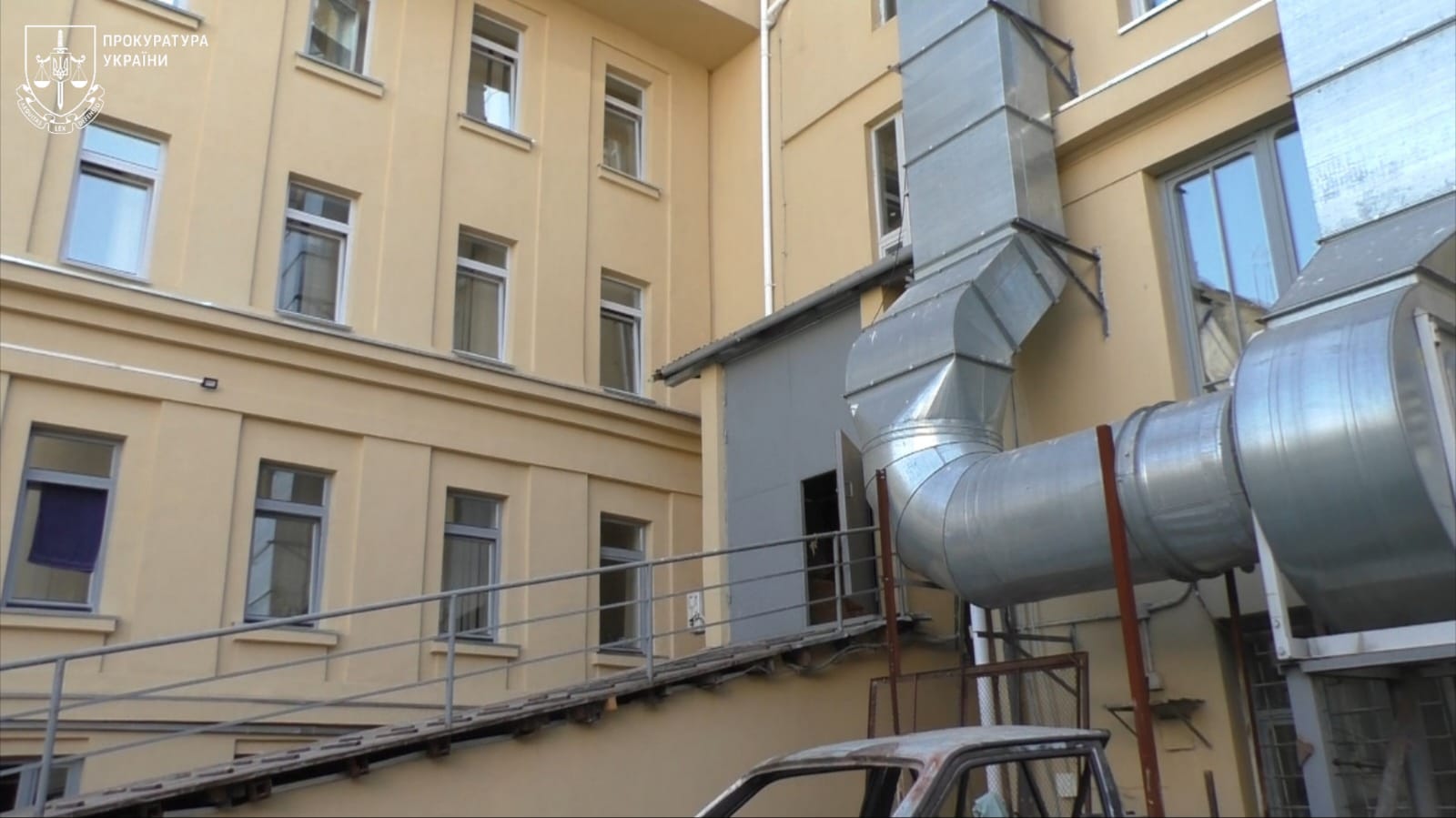 В Одессе ремонт украинского театра обернулся подозрениями для подрядчицы и инженера