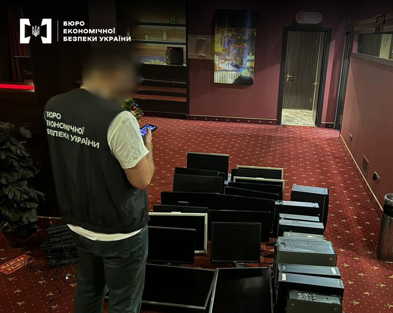 Суд оштрафував організатора мережі нелегальних гральних закладів в Одесі на 714 тисяч гривень Суд оштрафував організатора мережі нелегальних гральних закладів в Одесі на 714 тисяч гривень