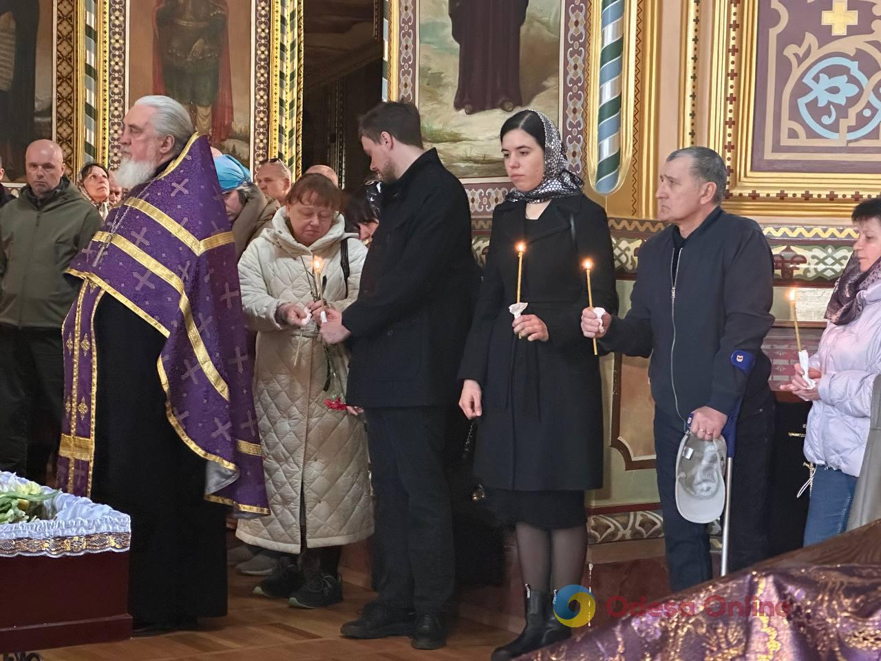 В Одесі простилися із зіркою «Масок» Володимиром Комаровим